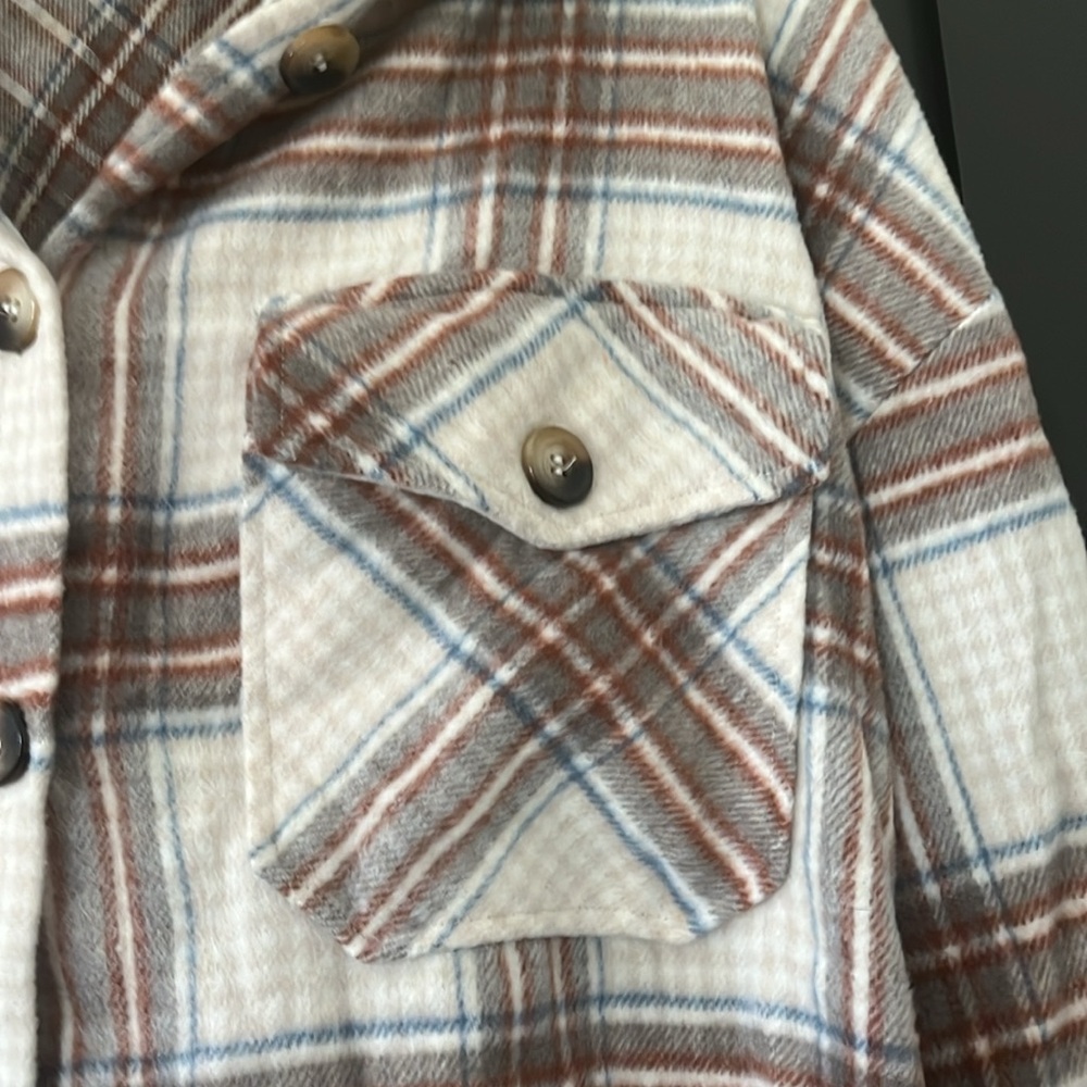NWOT Timing Plaid Button Down Flannel Shacket Women's Size Large White Blue Tan - Picture 6 of 8